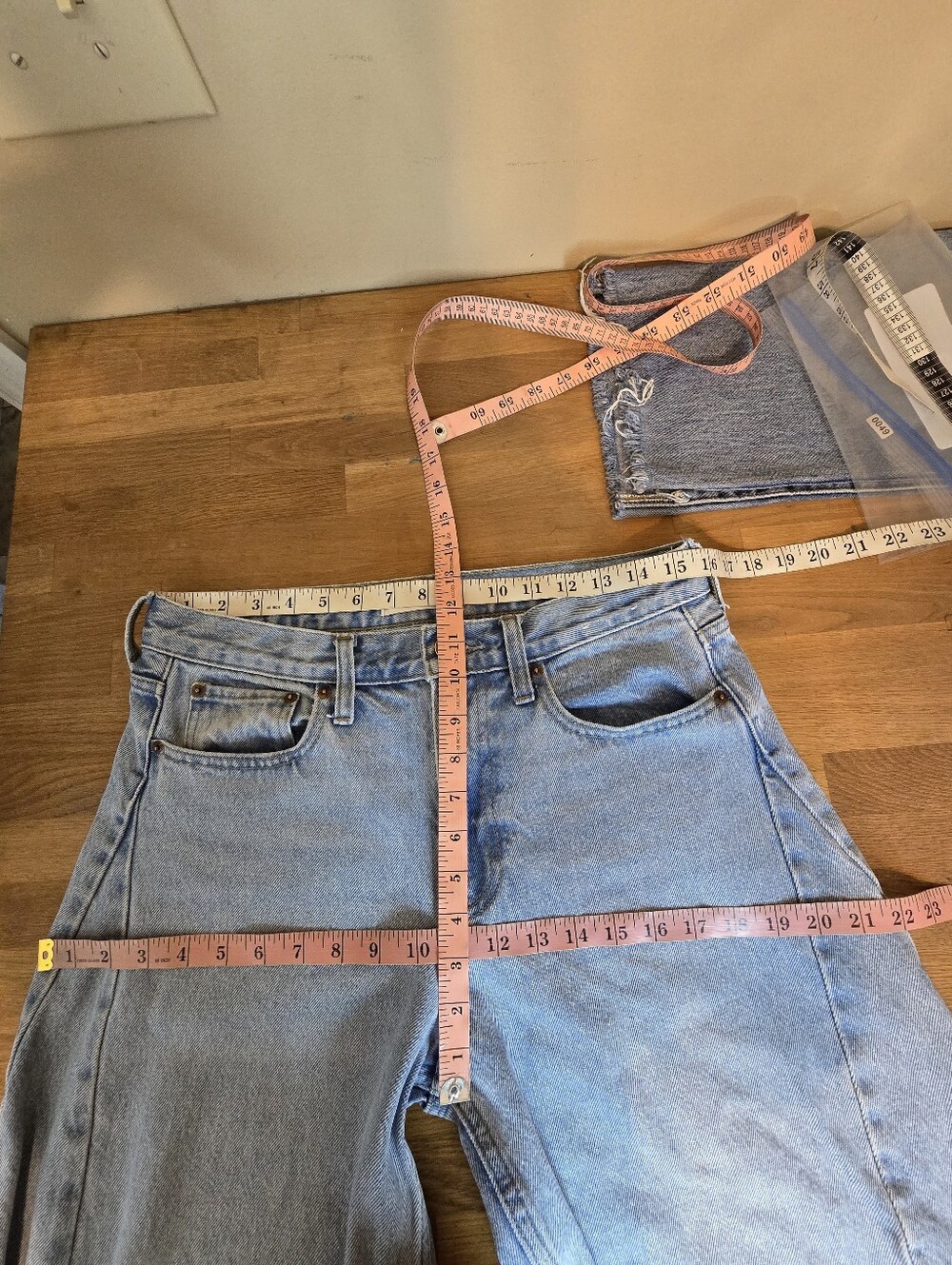 Abercrombie & Fitch The Barrel Jean Mid Rise Light Wash Barrel Leg Jeans 28/6R - Picture 9 of 12
